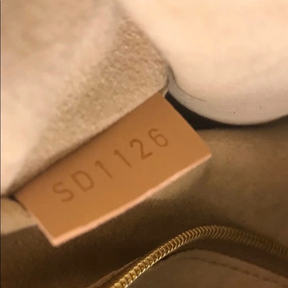 SOLD 💕💕 Louis Vuitton Artsy MM “Retired” - Picture 8 of 8